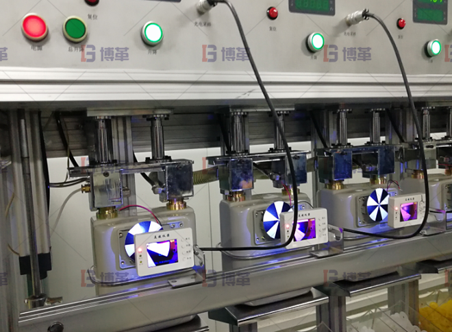 集中測試目視化及規(guī)劃，利用治具進(jìn)行測試自動(dòng)化設(shè)計(jì)