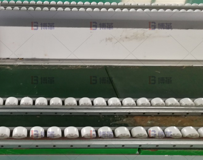 電子制造一般體積較小，使用精益管搭建貨架和無動(dòng)力滑動(dòng)部件，節(jié)約成本，提高效率。